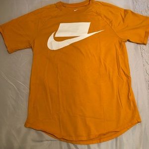 NIKE “T-shirt” - Size Medium
